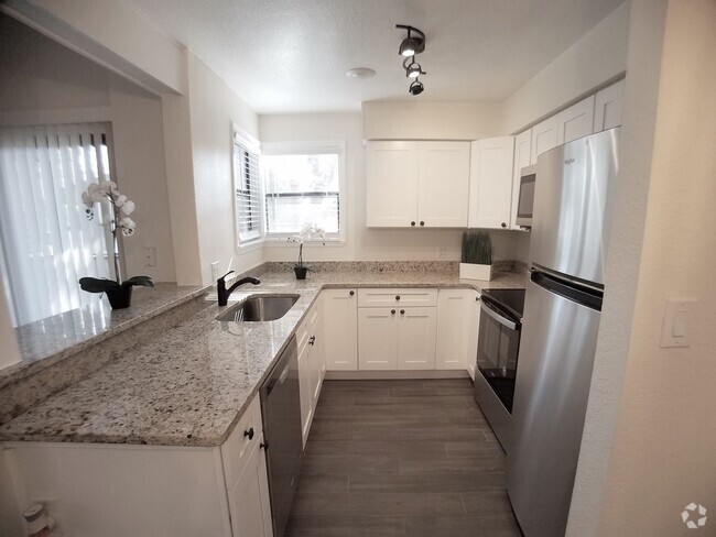 Building Photo - Amazing Fully Remodeled 2/2 Condo x Rent i...