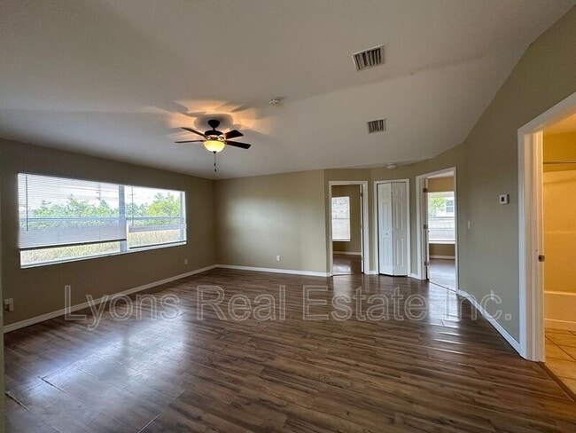 Photo - 1125 Gilbert Ave S