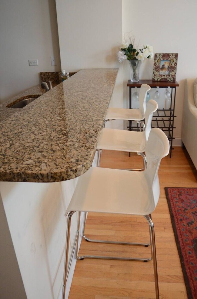 Photo - Penthouse condo quality 2 bedroom with sou... Unidad 403