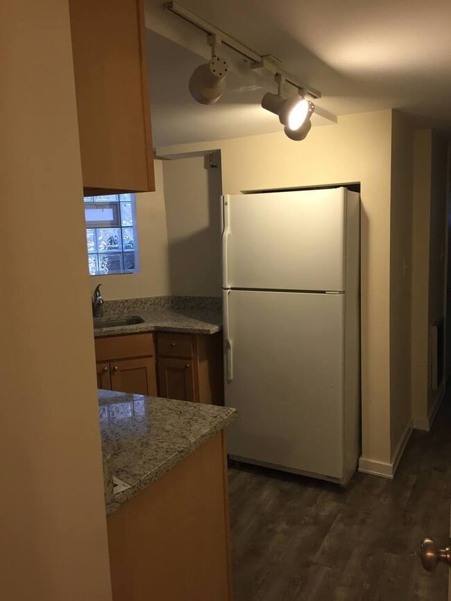 Photo - 2212 W Iowa St Unit G