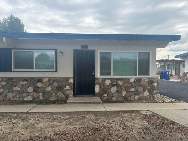 Building Photo - 465 W Ramona Dr