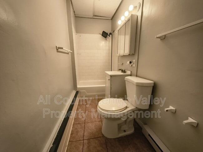 Photo - 114 S 8th St