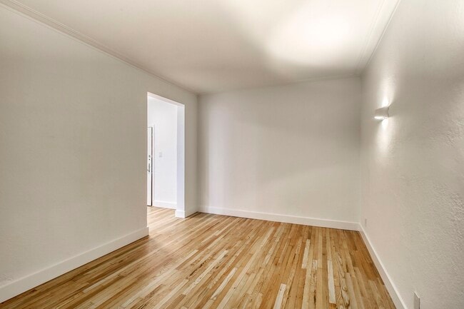 Photo - 4930 Chem. Queen Mary Unité 6