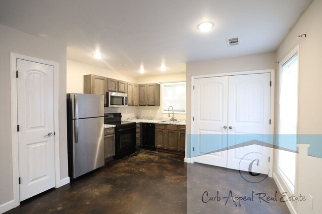 1003 Belt St