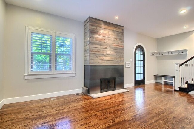 Photo - 620 S Race St