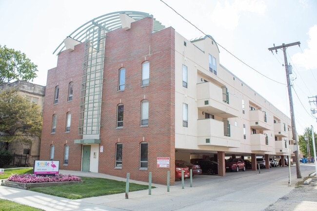 Photo - 105 S Wright