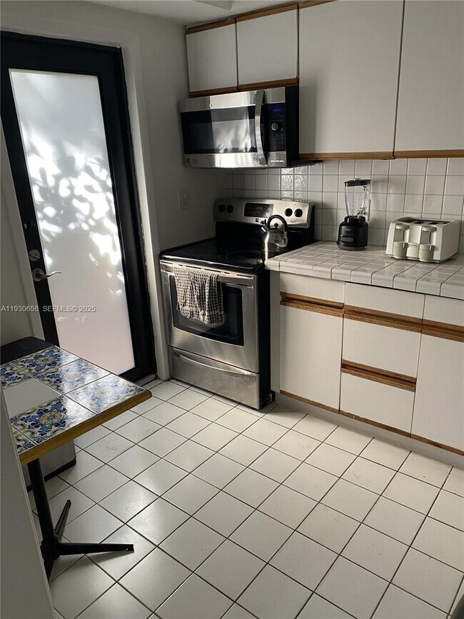 Photo - 8950 Collins Ave Unidad 7