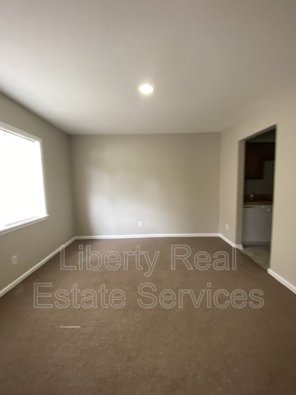 Photo - 744 Elaine St