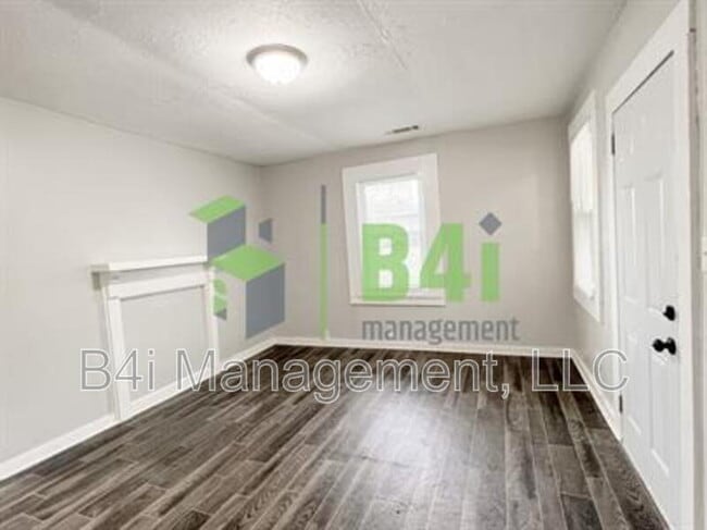 Photo - 2056 Mason St