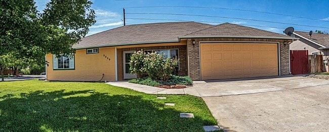 Photo - 2559 Janece Dr