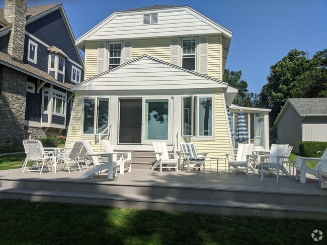 Building Photo - 2421 Lakefront Dr Rental