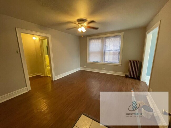 Building Photo - 4236-40 N Broadway Unit 4236-205 Rental