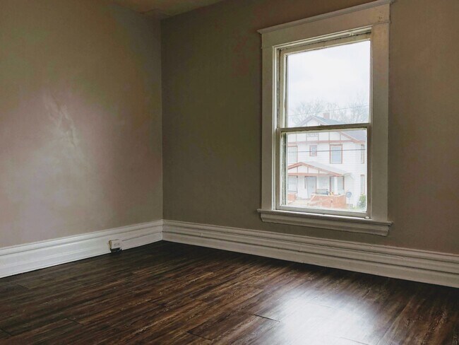 961-963 Eastern Ave SE