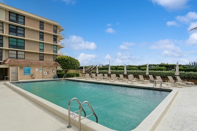 Photo - 3200 S Ocean Blvd Unidad B104