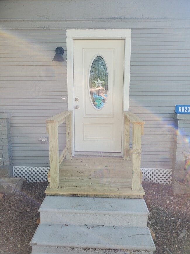 Building Photo - 6823 Guyler St