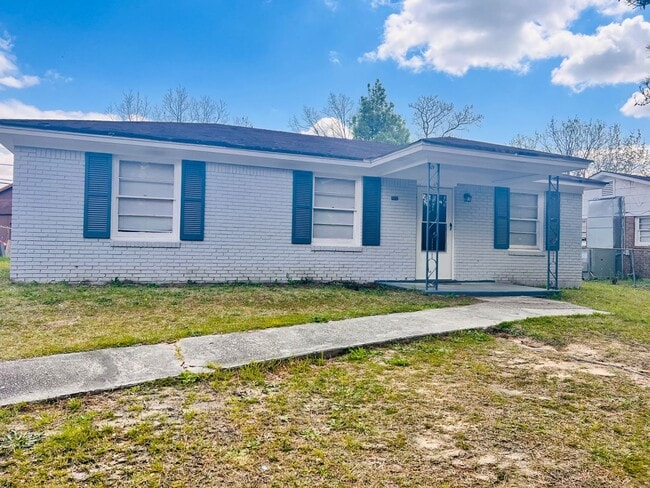 Building Photo - 3 Bedroom Home- Coming soon!