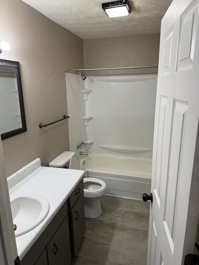 Photo - 116 W Zupan St