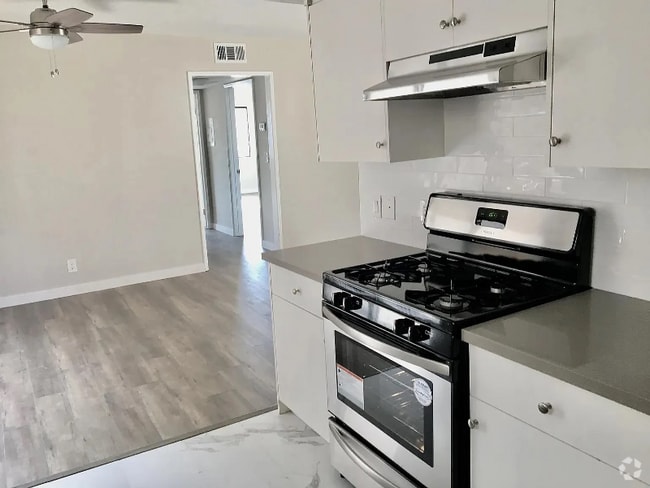 Building Photo - 507 E Cedar Ave Unit 208 Rental