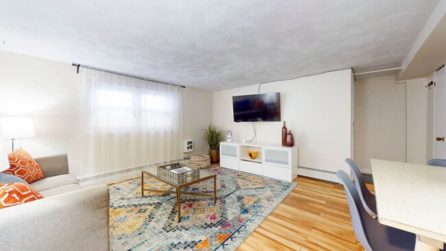 Building Photo - 79 Chestnut St Rental