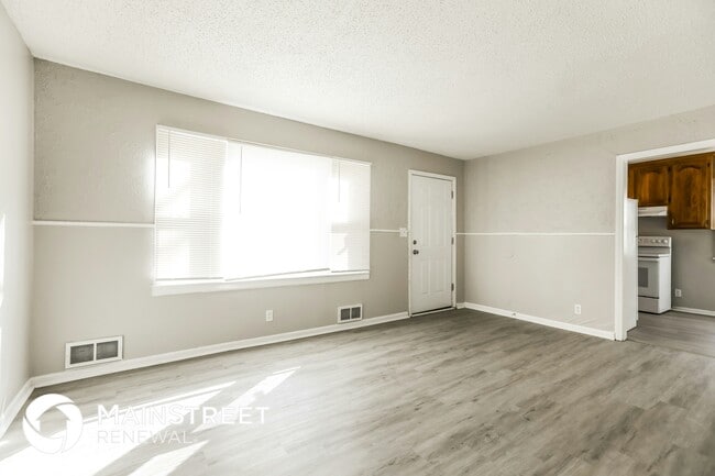 Photo - 10000 Drury Ave