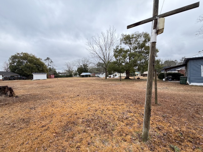 Photo - 205 Baker St