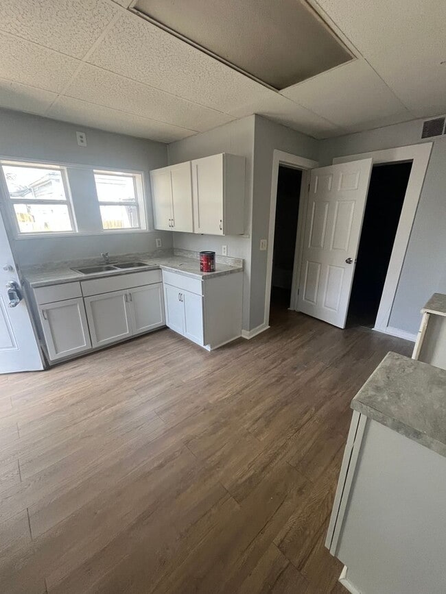 Photo - Newly renovated 2/1 in Portland!