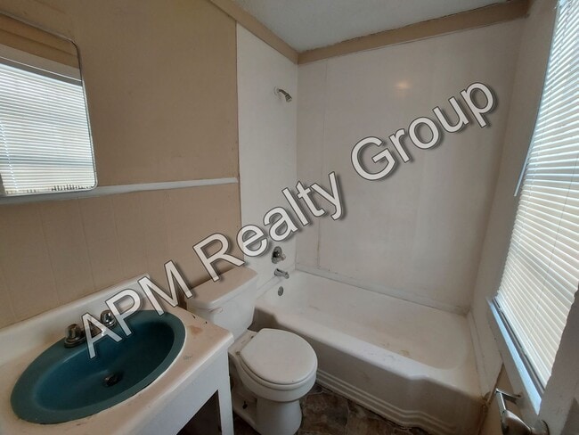 Photo - 1221 King St