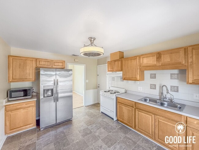 Photo - Comfortable 3B/1BA Rolando Park Home with Washer/Dryer, Attached Garage and Private Backyard Patio