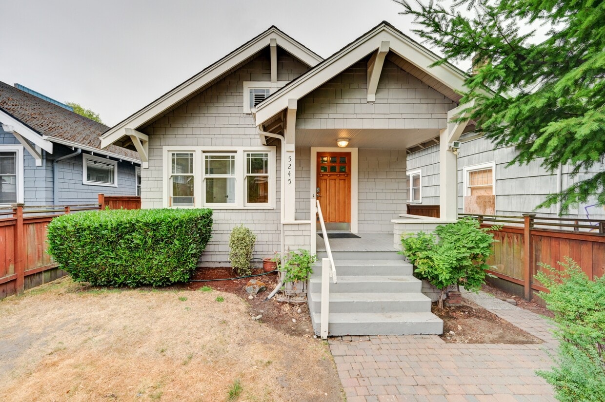 Photo - 5245 11th Ave NE (Seattle, WA)