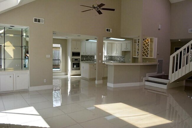 Photo - 2127 Manor Green Dr