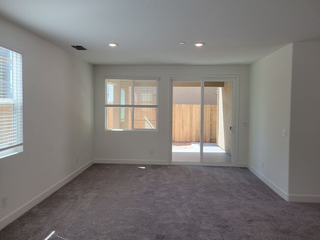 Photo - House:  3 Bedroom / 2.5 Bathroom - Rocklin
