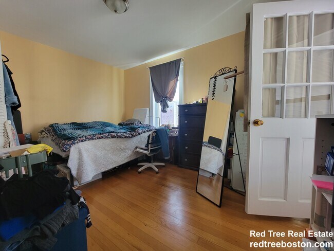 Photo - 147 Brook St