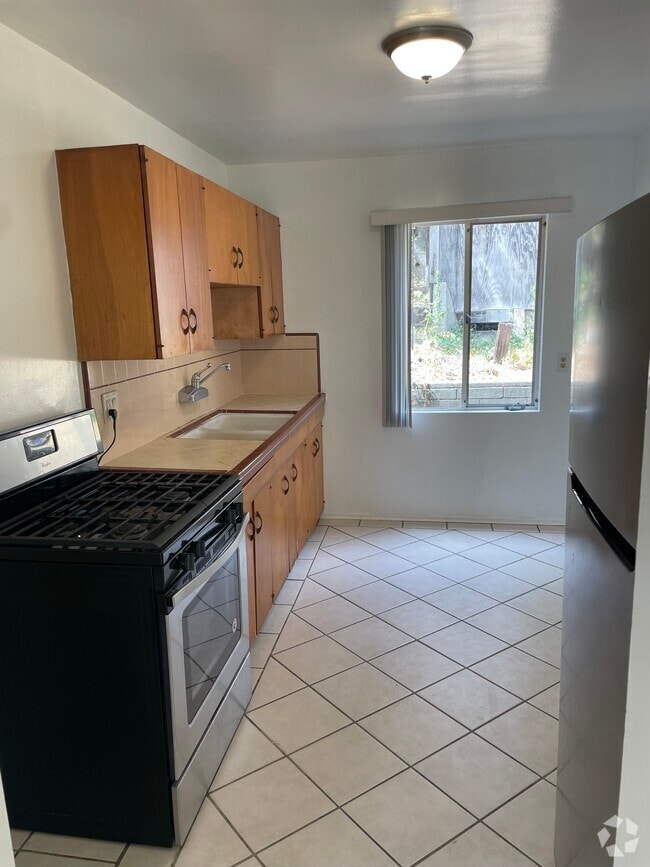 Building Photo - 1714 Grove St Unit 20 Rental