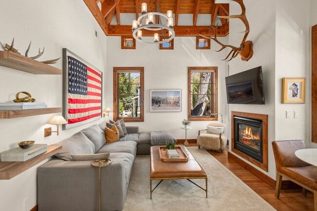 Photo - 501 W Main St