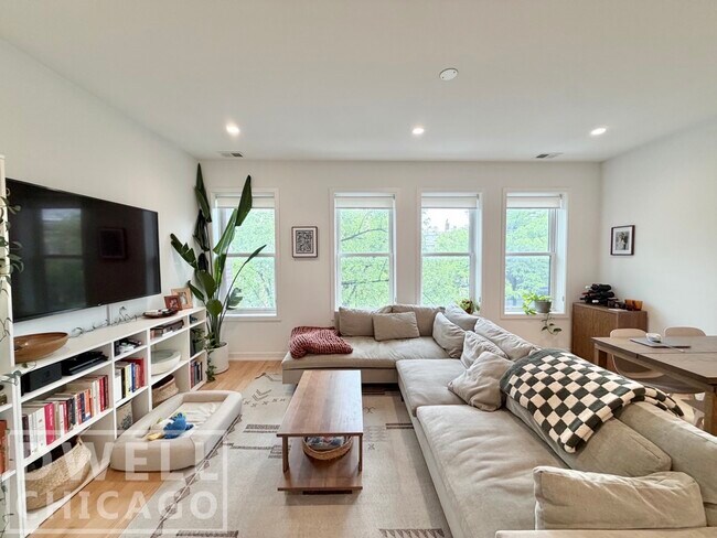 Photo - 969 W 18th St Unit 1