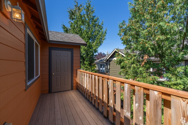 3BR, 2BA - 1,044SF - Patio