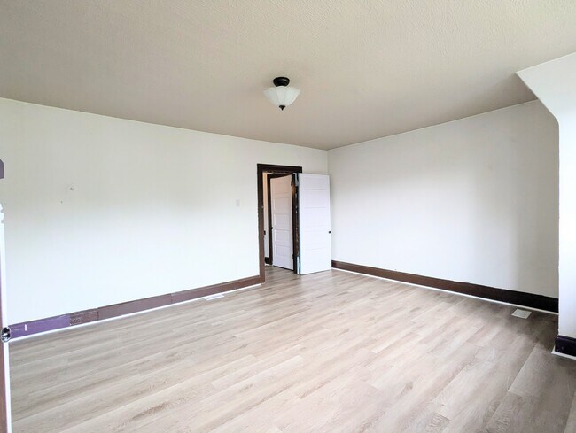 Photo - 229 N Graham St Unidad 2