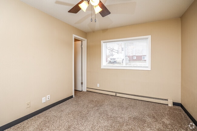 2BR, 1.5BA - 857 SF
