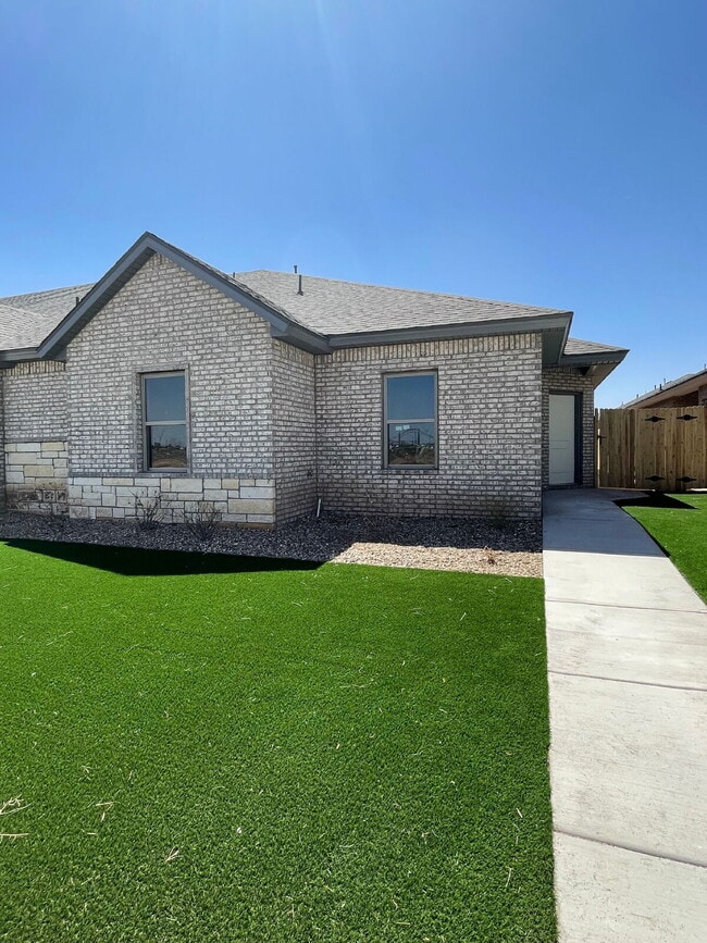 Beautiful Townhome Located South Of Town N... - Beautiful Townhome Located South Of Town N...