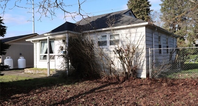 Building Photo - Adorable 2 bedroom