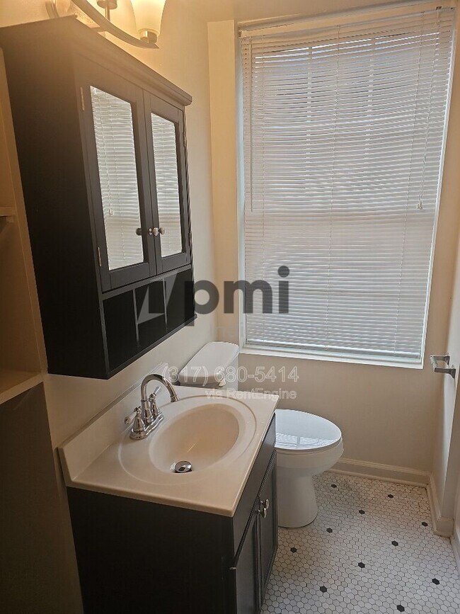 Photo - 1 W 28th St Unidad 108