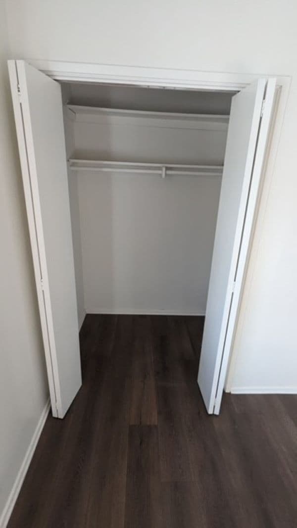 Building Photo - 10420 Commerce Ave Unit 2