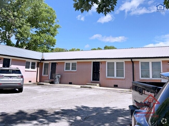 Building Photo - 416 Greggview St Rental