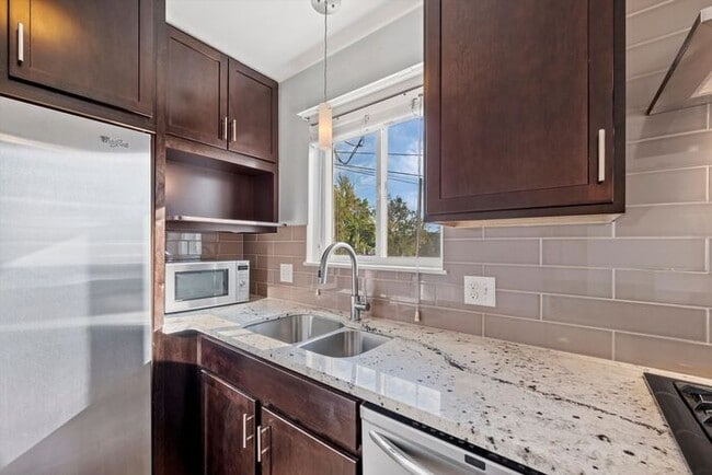 2-Bedroom Denver Apartment | In-Unit Laundry + Modern Kitchen