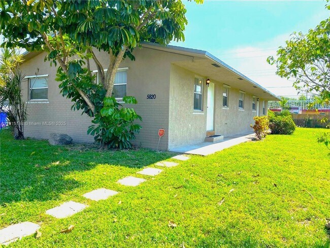 Building Photo - 5820 SW 27th St Unit A