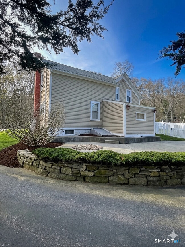 Photo - 755 Scotland Rd