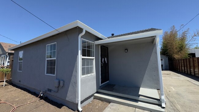 Building Photo - 1232 Laurel Ave