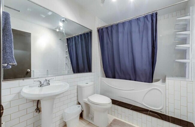 Photo - 1212 13 Av SW