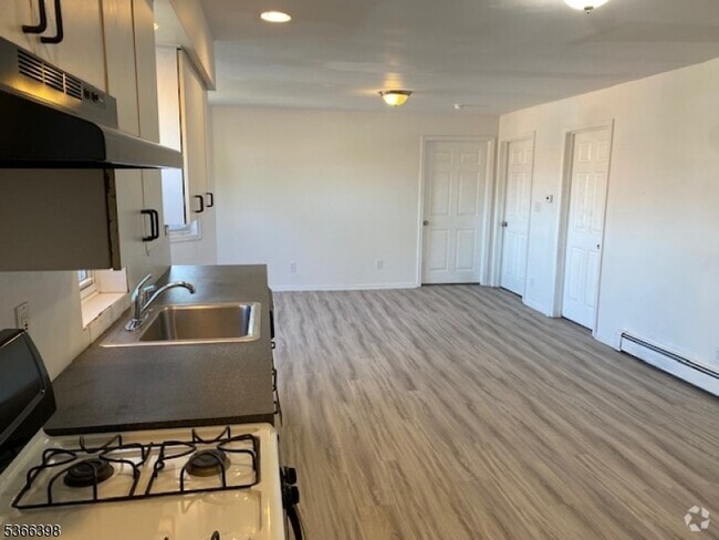 Building Photo - 72 Union Ave Rental