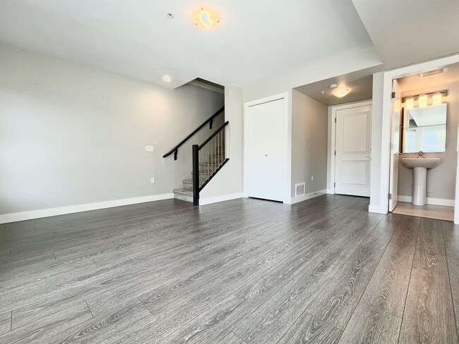 8413 Midtown Wy